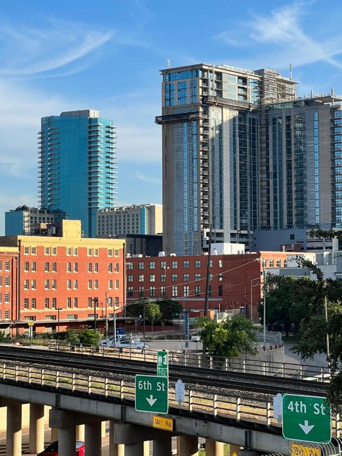Cowboy Live, Laugh, & Loft Fort Worth 2 Bedroom Loft Downtown Buitenkant foto