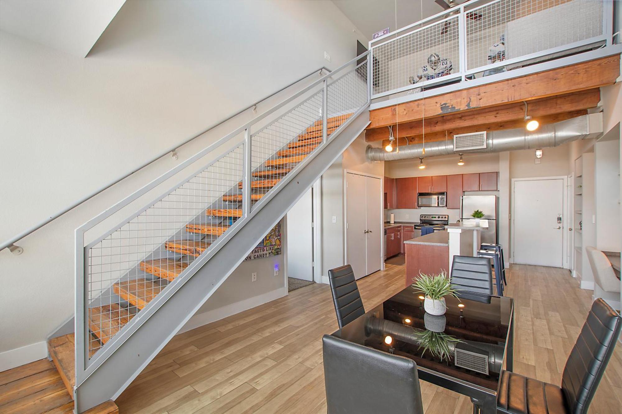 Cowboy Live, Laugh, & Loft Fort Worth 2 Bedroom Loft Downtown Buitenkant foto